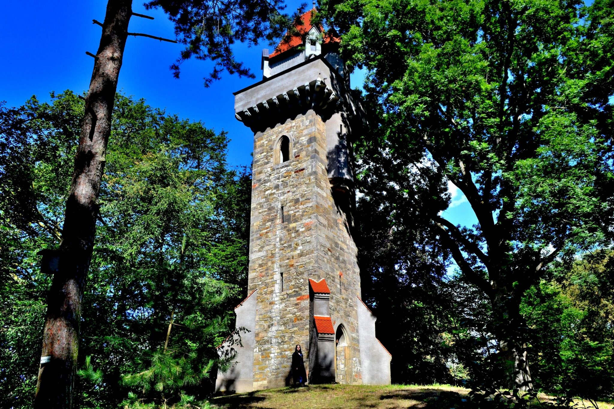Der Turm im Peseckendorfer Schlosspark ist zwar kein Aussichts-turm mehr, aber als Fotomotiv bestens geeignet.